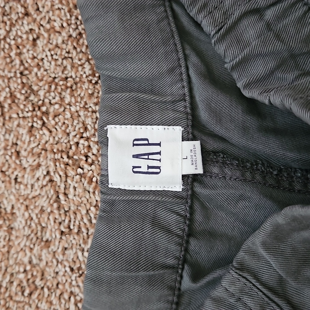 Gap Shorts - Picture 2 of 4